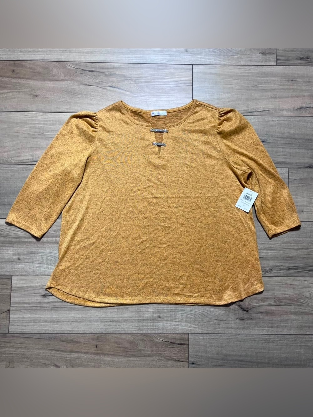 Retrology Womens 3/4 Sleeve Puff Shoulder V-Neck Rhinestone Top 2X Gold‎ Dust